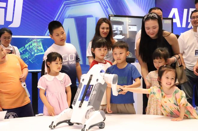 五一AI热浪来袭联通这场科技盛宴超赞(图7)