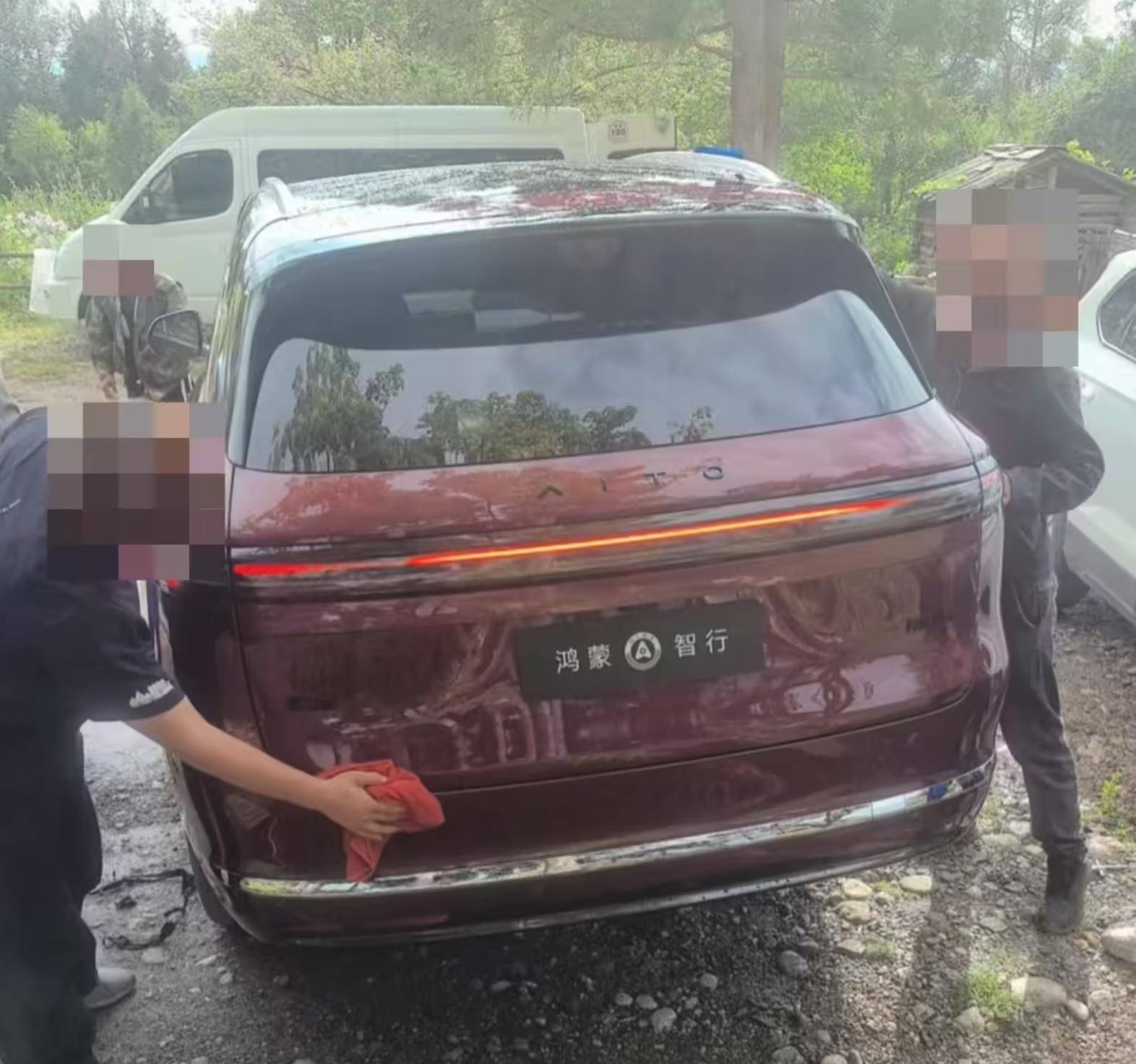 全新问界M7亮相：设计革新智能升级空间表现惊艳市场(图2)