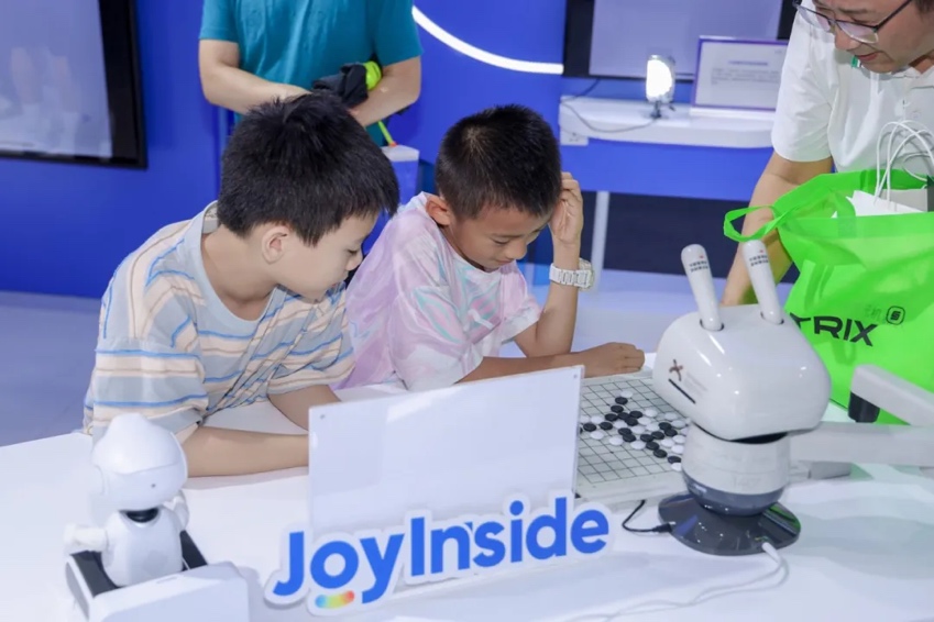 京东亮相世界人工智能大会从工厂商超医院“跑”出来的AI大模型全新升级(图8)