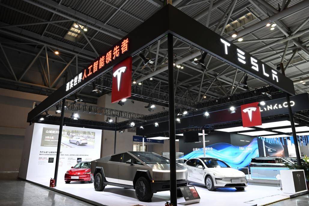 特斯拉亮相2025世界智能产业博览会AI开创可持续富足时代(图1)