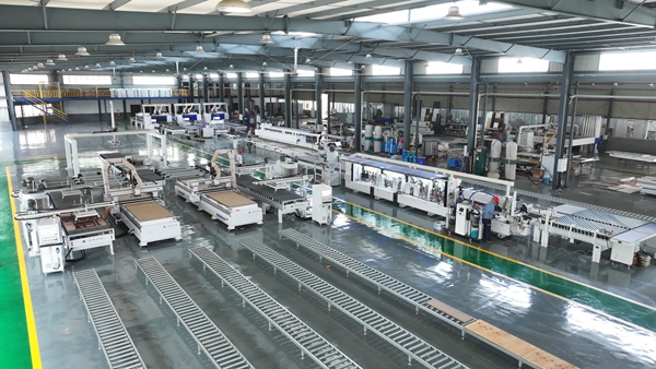 20分钟铝卷变家具 渝企智能产线演绎“未来之家”(图1)