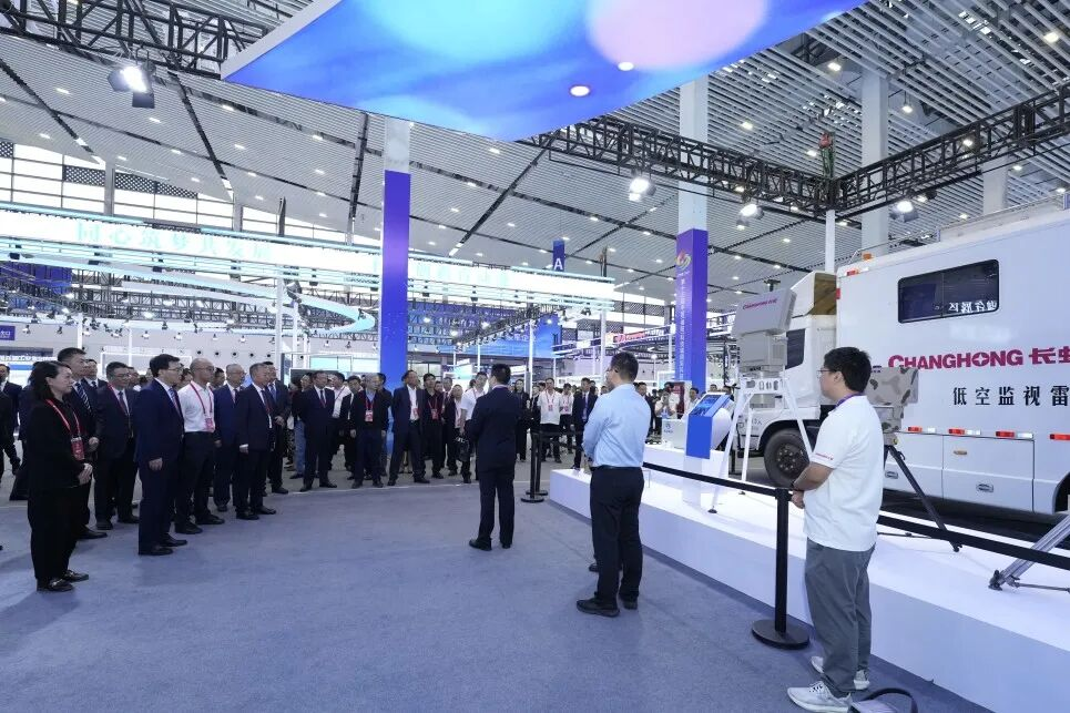 长虹熊猫AI家电自在日常 国之重器撑交通(图3)