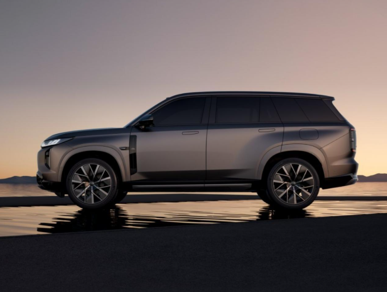 2025最新家庭用车推荐指南：空间、油耗、安全实测这几点选对不踩坑(图1)