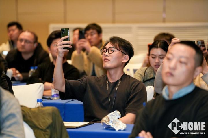 灵谷流光产业合作伙伴大会圆满举办：以“平台+数据+AI”构建智能生活新范式(图5)