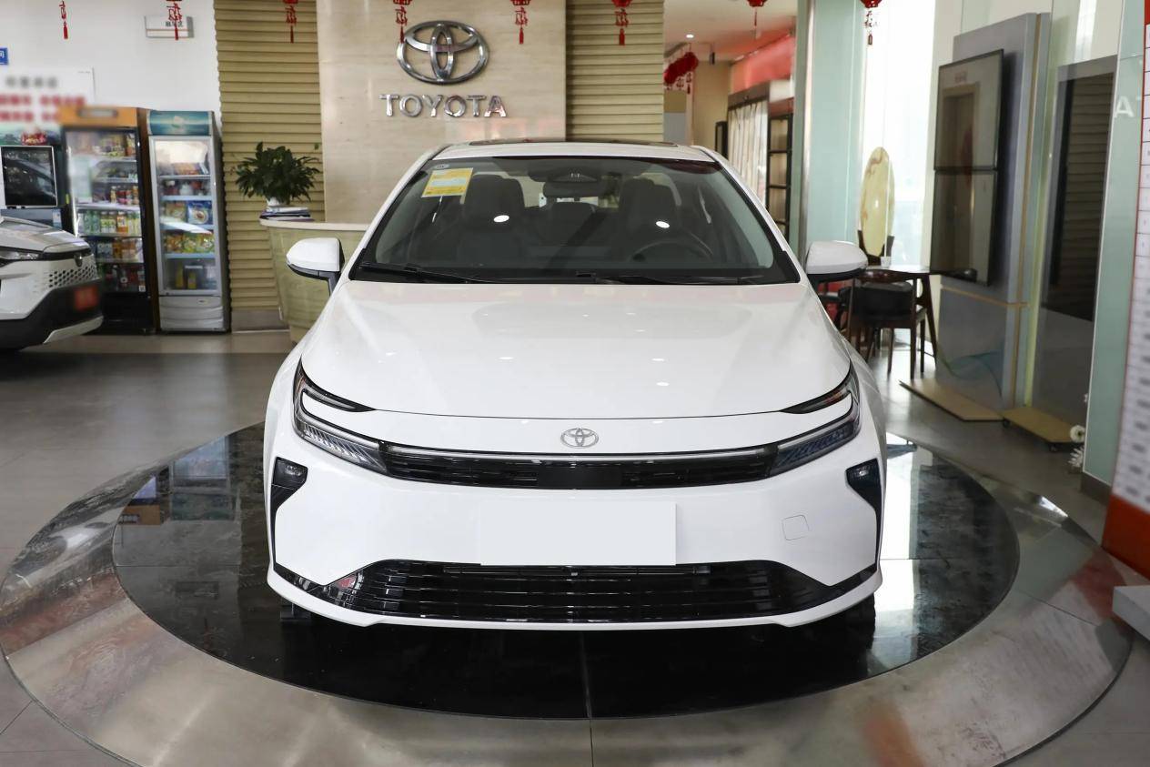 新款卡罗拉焕新登场设计智能空间升级990万起能否再掀热潮？(图1)