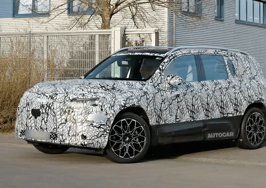 全新奔驰GLB谍照引热议：传统豪华碰撞智能趋势“国产味”革新待市场检验(图1)