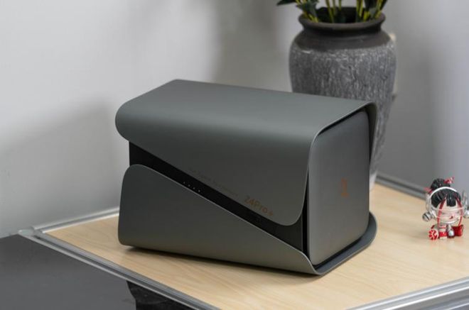 家用NAS优选：极空间Z4Pro+以极简智能重塑家庭数据生活(图1)