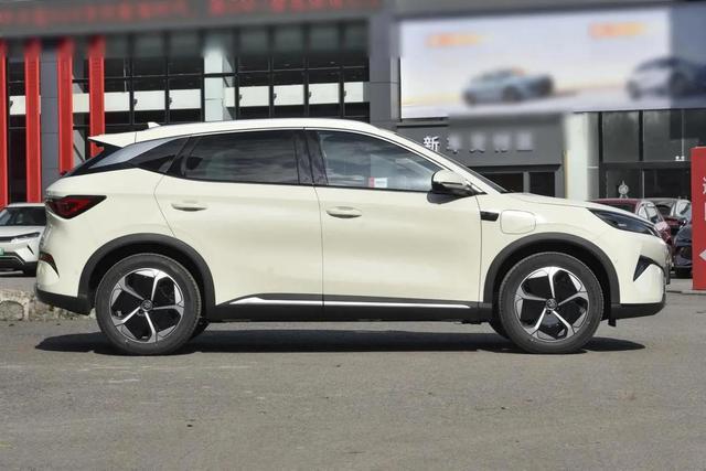 纯电SUV硬碰硬空间智能续航全面PK元PLUS和零跑B10你怎么选？(图3)