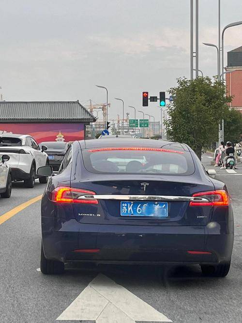 小型 SUV 空间 别看小但很实用(图1)